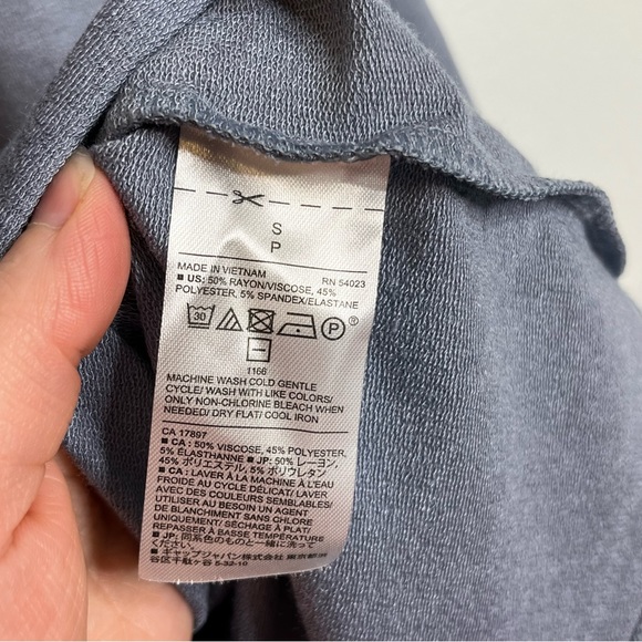 Banana Republic NWT Blue Gray Long Sleeve Shirt Top Pullover Sweater size Small - Picture 12 of 12